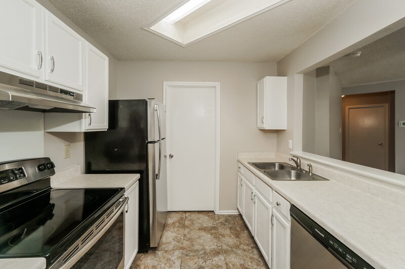 1,315/Mo, 7034 Cole Creek Dr Converse, TX 78109 Kitchen View