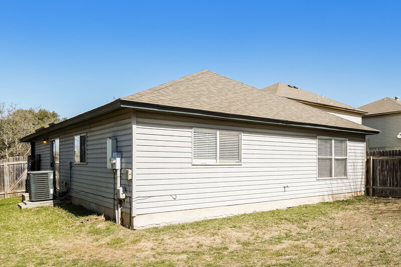 1,315/Mo, 7034 Cole Creek Dr Converse, TX 78109 Rear View 2
