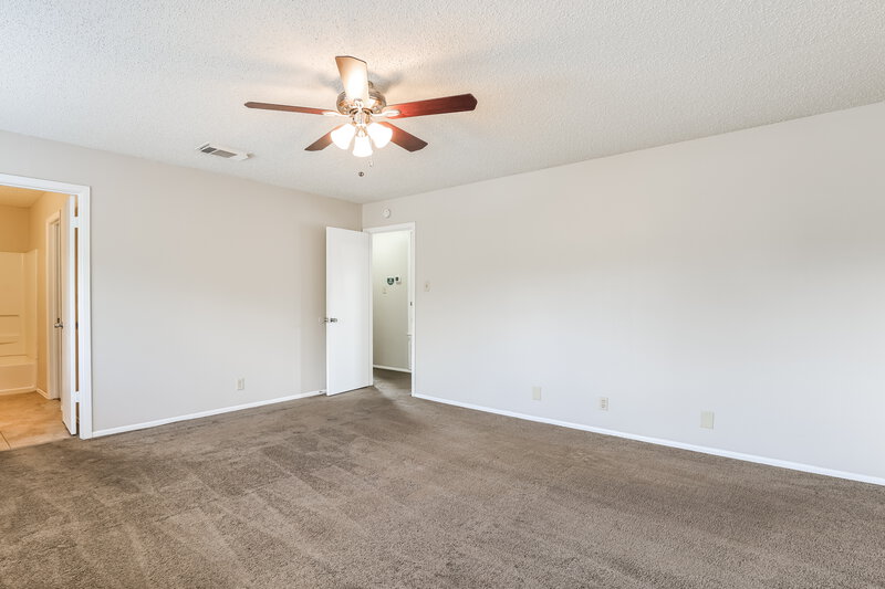1,725/Mo, 803 Meadow Peak Converse, TX 78109 Main Bedroom View