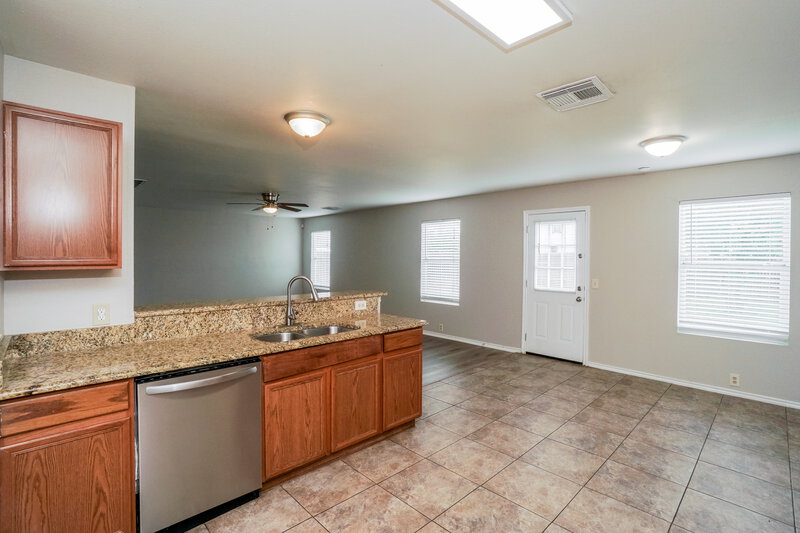 1,700/Mo, 4934 Orchid Star San Antonio, TX 78218 Kitchen View 2