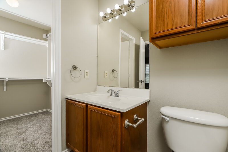 1,820/Mo, 4934 Orchid Star San Antonio, TX 78218 Main Bathroom View