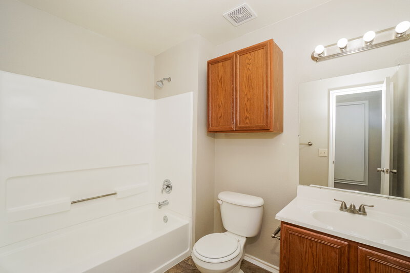1,700/Mo, 4934 Orchid Star San Antonio, TX 78218 Bathroom View