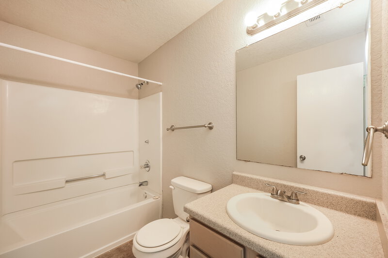 1,555/Mo, 4943 Mesa Bonita San Antonio, TX 78218 Bathroom View