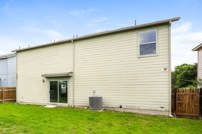 1,555/Mo, 4943 Mesa Bonita San Antonio, TX 78218 Rear View