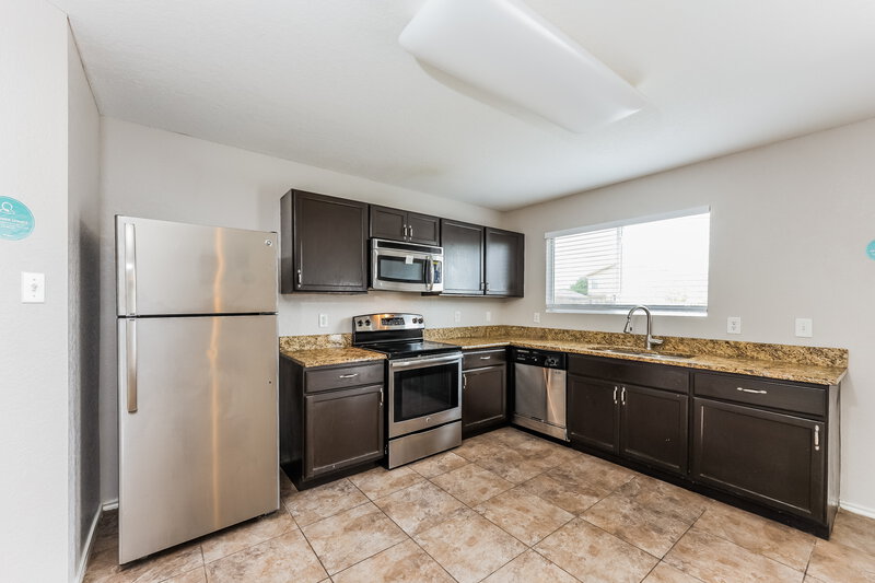 1,545/Mo, 4622 Ida Falls San Antonio, TX 78222 Kitchen View 2