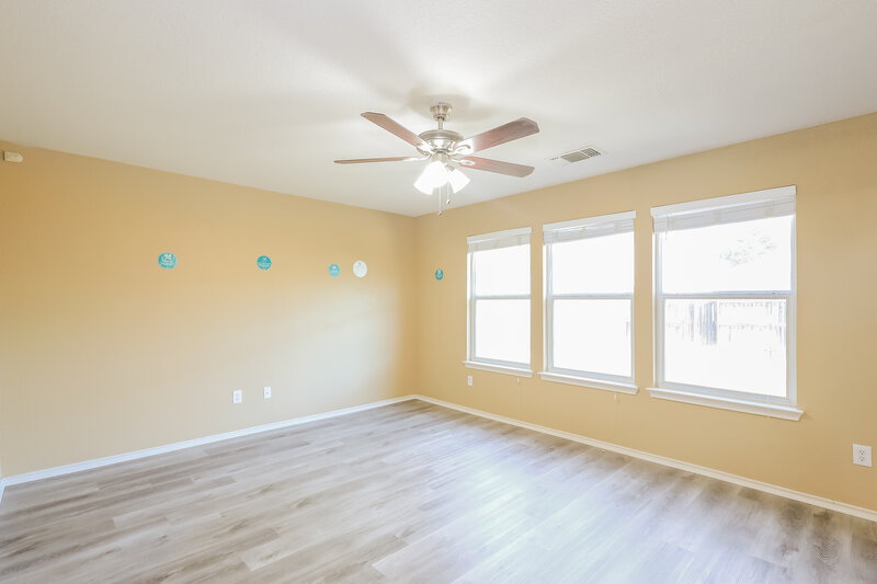1,745/Mo, 7935 Meadow Wind San Antonio, TX 78227 Living Room View