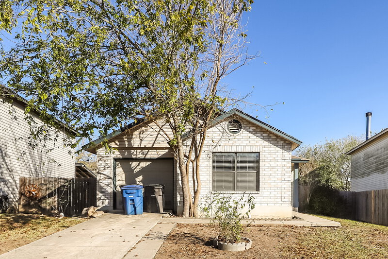 0/Mo, 5428 Villa Mercedes San Antonio, TX 78233 External View