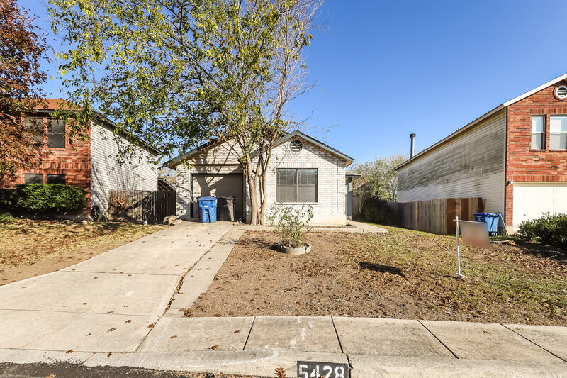 0/Mo, 5428 Villa Mercedes San Antonio, TX 78233 Front View