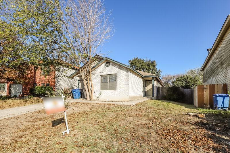 0/Mo, 5428 Villa Mercedes San Antonio, TX 78233 Front View 2