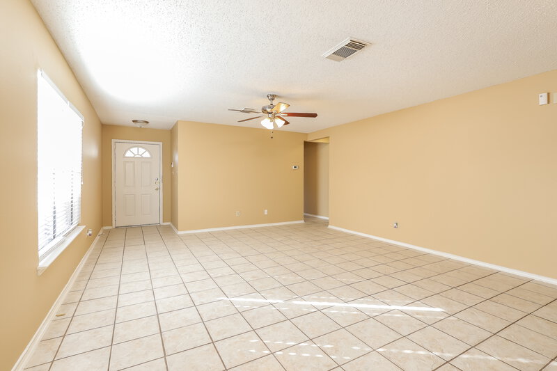 0/Mo, 5428 Villa Mercedes San Antonio, TX 78233 Living Room View 2