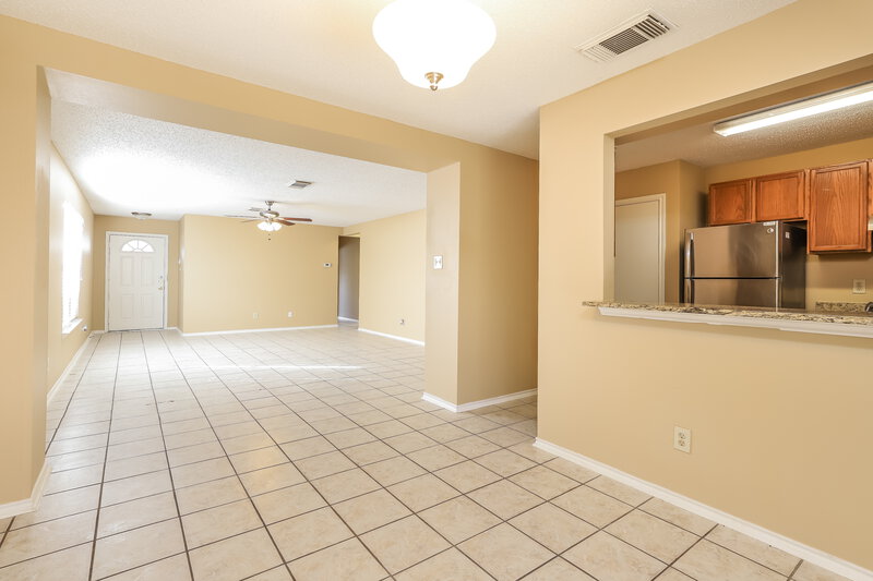 0/Mo, 5428 Villa Mercedes San Antonio, TX 78233 Dining Room View 2