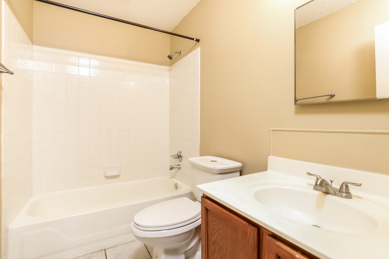 0/Mo, 5428 Villa Mercedes San Antonio, TX 78233 Bathroom View