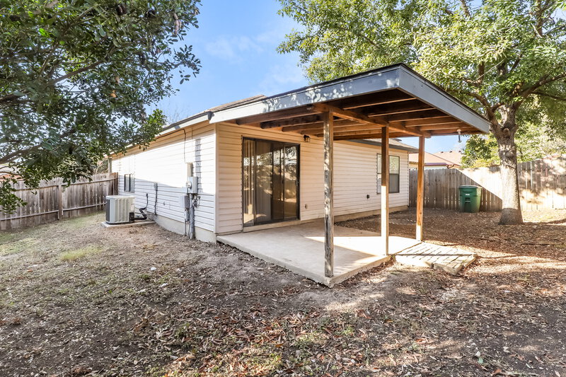 0/Mo, 5428 Villa Mercedes San Antonio, TX 78233 Rear View