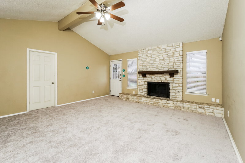 0/Mo, 14139 Cradlewood St San Antonio, TX 78233 Living Room View