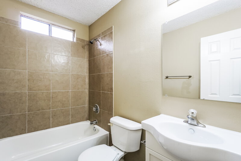 0/Mo, 14139 Cradlewood St San Antonio, TX 78233 Bathroom View