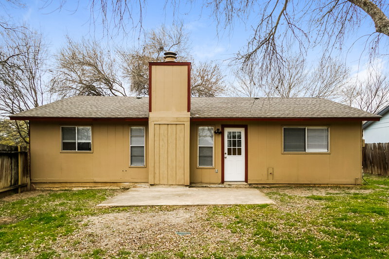 0/Mo, 14139 Cradlewood St San Antonio, TX 78233 Rear View