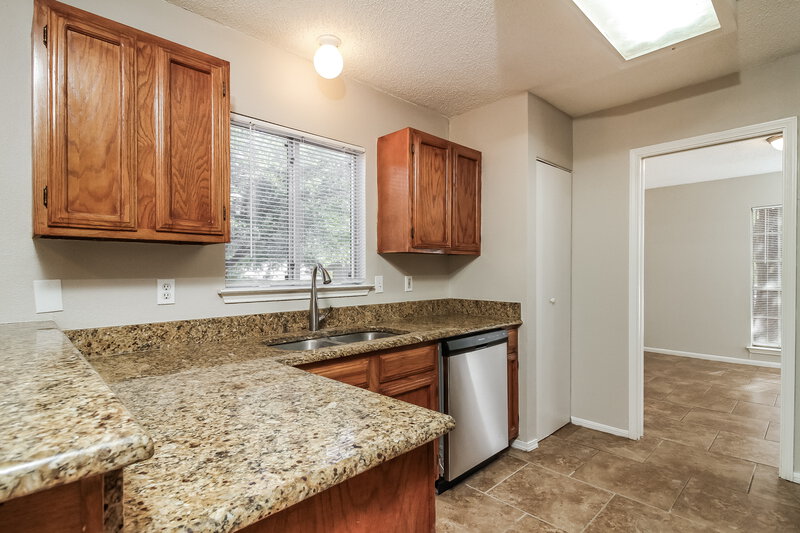 2,100/Mo, 6803 Highland Bluffs San Antonio, TX 78233 Misc View 4