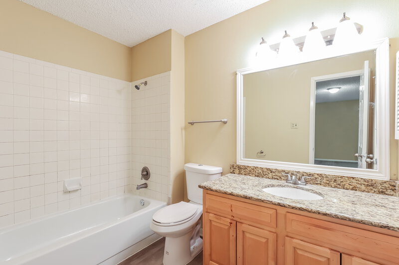 1,235/Mo, 6839 De Palma San Antonio, TX 78239 Main Bathroom View