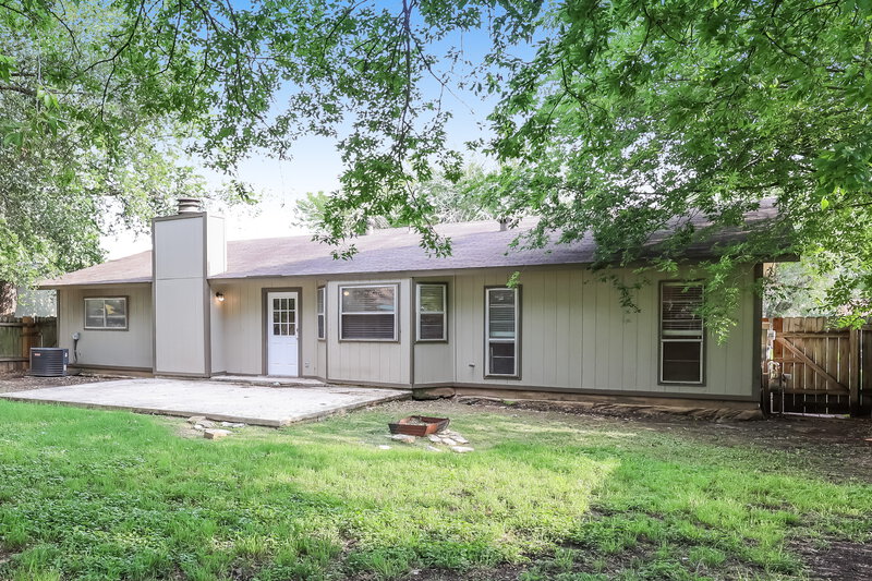 1,235/Mo, 6839 De Palma San Antonio, TX 78239 Rear View