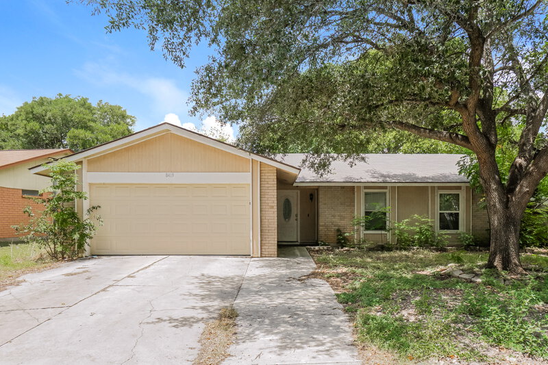 1,585/Mo, 8419 Tuxford Dr San Antonio, TX 78239 External View