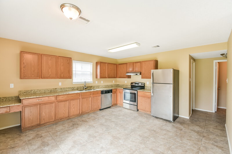 2,075/Mo, 7727 Eastbrook Farm San Antonio, TX 78239 Kitchen View