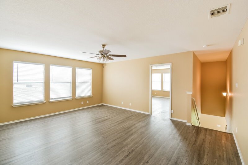 2,075/Mo, 7727 Eastbrook Farm San Antonio, TX 78239 Loft View
