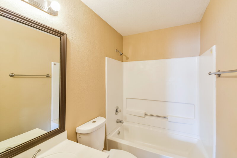 2,075/Mo, 7727 Eastbrook Farm San Antonio, TX 78239 Bathroom View