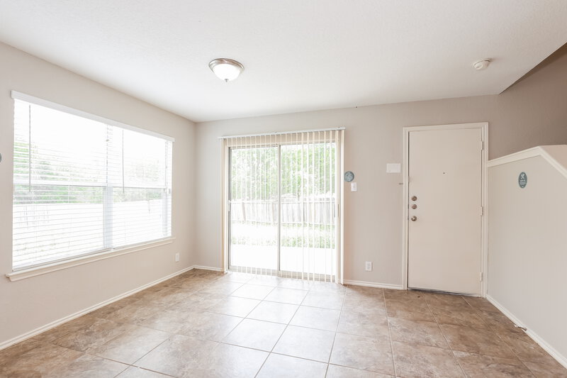 2,055/Mo, 6738 Benke Farm San Antonio, TX 78239 Dining Room View