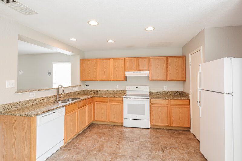 2,055/Mo, 6738 Benke Farm San Antonio, TX 78239 Kitchen View 3