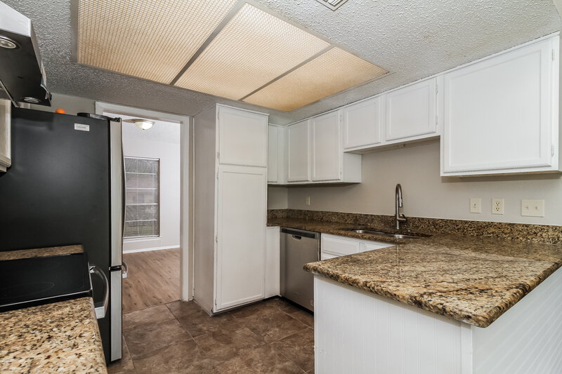 1,635/Mo, 7935 Forest Flame San Antonio, TX 78239 Kitchen View