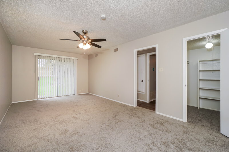 1,635/Mo, 7935 Forest Flame San Antonio, TX 78239 Main Bedroom View