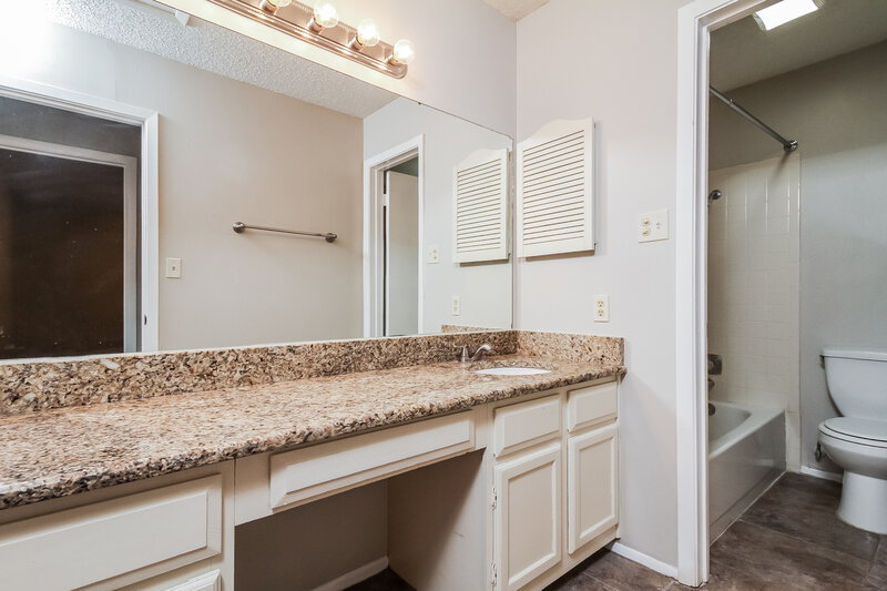 1,635/Mo, 7935 Forest Flame San Antonio, TX 78239 Bathroom View