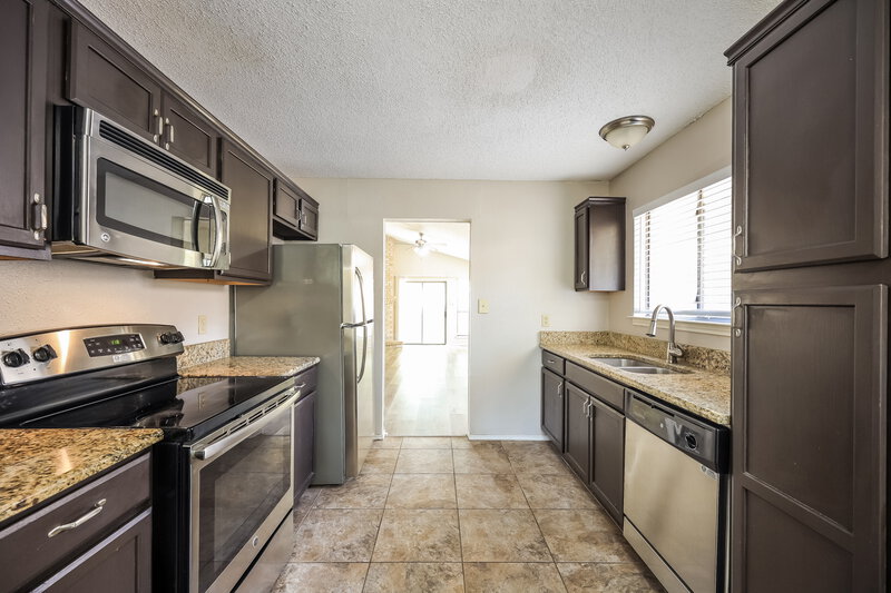 1,700/Mo, 6303 Crab Orchard San Antonio, TX 78240 Kitchen View 2