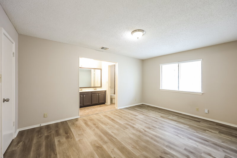 1,700/Mo, 6303 Crab Orchard San Antonio, TX 78240 Main Bedroom View 2