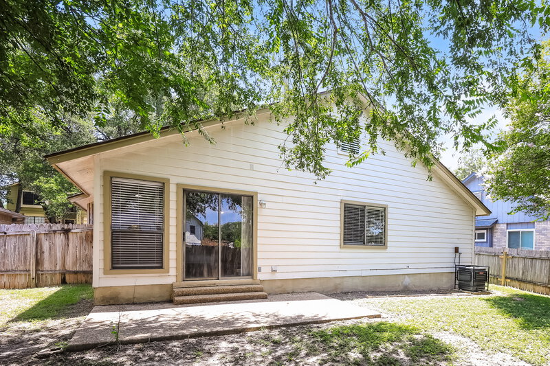 1,700/Mo, 6303 Crab Orchard San Antonio, TX 78240 Rear View