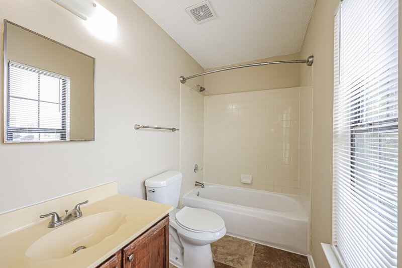 1,530/Mo, 5902 Encanto Point Dr San Antonio, TX 78244 Main Bathroom View