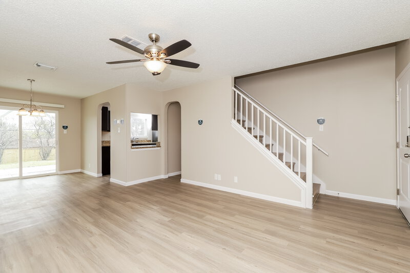 1,600/Mo, 5830 Summer Fest Dr San Antonio, TX 78244 Living Room View 2