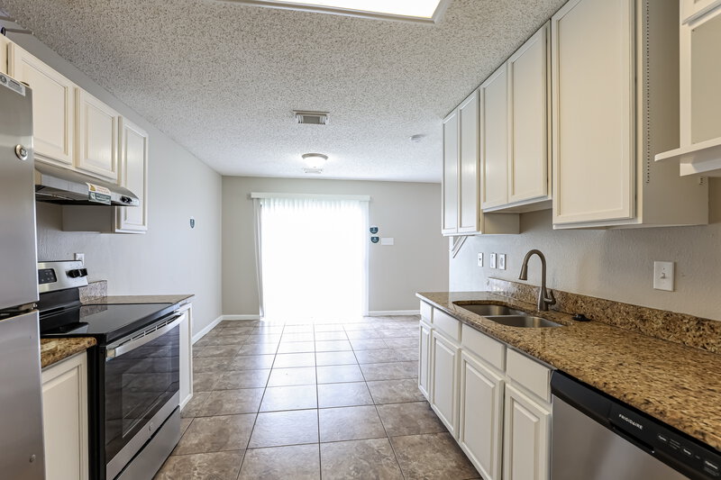 2,510/Mo, 3634 Candleglenn Dr San Antonio, TX 78244 Kitchen View 2