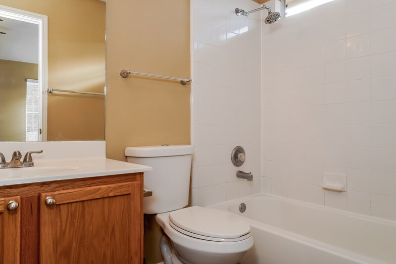 1,690/Mo, 4315 Lakeway Dr San Antonio, TX 78244 Main Bathroom View