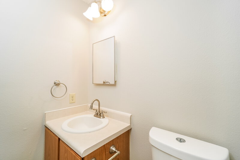 1,345/Mo, 6114 Candletree San Antonio, TX 78244 Main Bathroom View