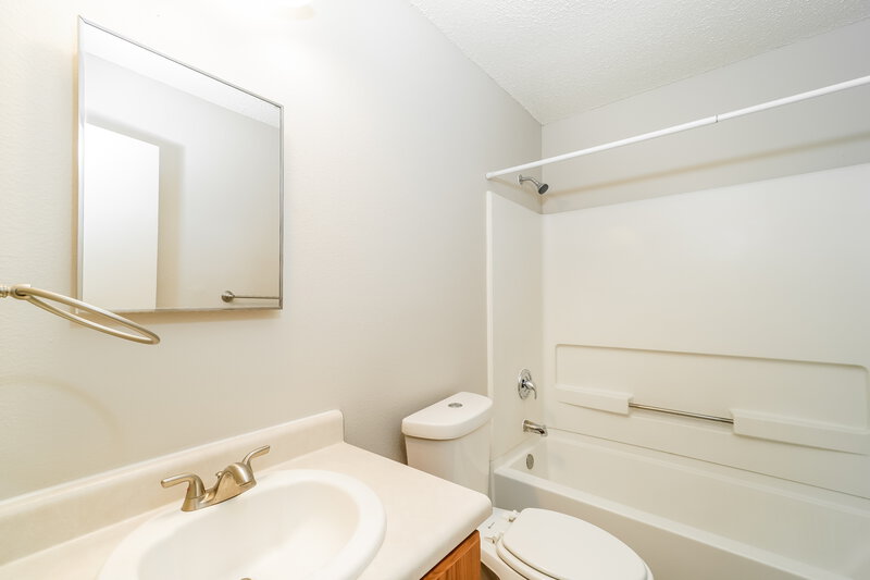 1,345/Mo, 6114 Candletree San Antonio, TX 78244 Bathroom View