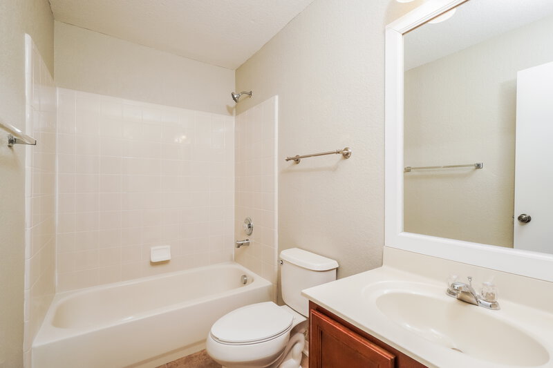 1,495/Mo, 3230 Sunbird Bay San Antonio, TX 78245 Bathroom View