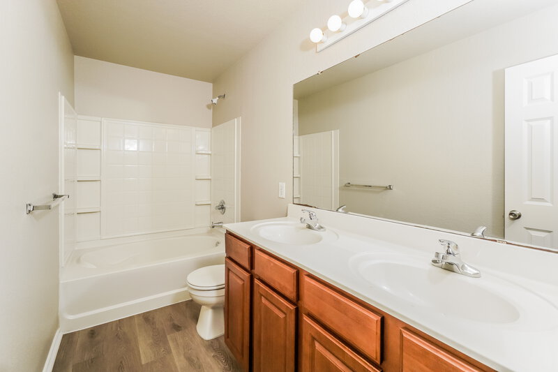 1,495/Mo, 3415 Calico Corner San Antonio, TX 78245 Main Bathroom View