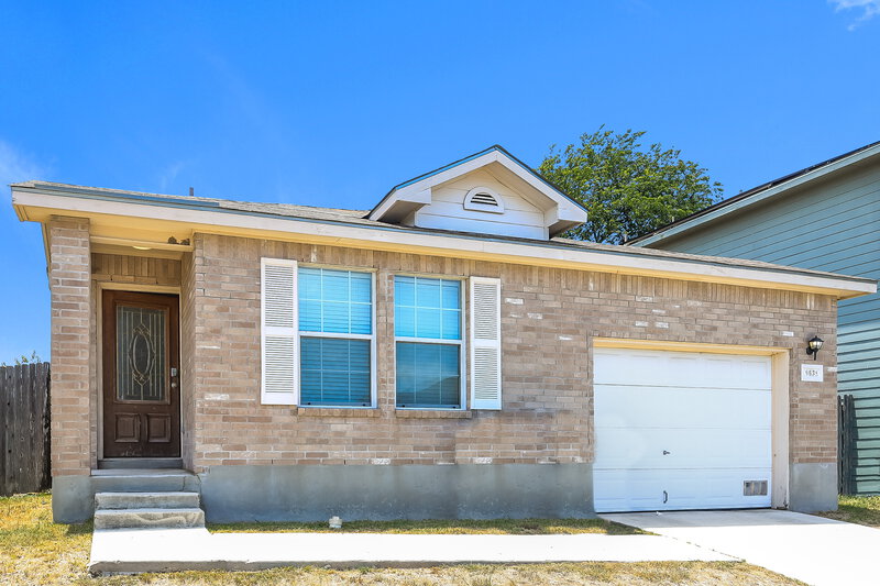 1,435/Mo, 9638 Sandflat Pass San Antonio, TX 78245 Front View