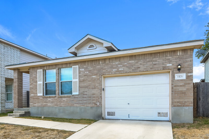 1,435/Mo, 9638 Sandflat Pass San Antonio, TX 78245 Front View 2