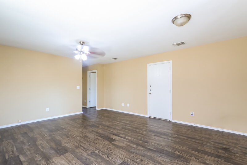 1,435/Mo, 9638 Sandflat Pass San Antonio, TX 78245 Living Room View