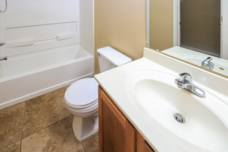 1,435/Mo, 9638 Sandflat Pass San Antonio, TX 78245 Bathroom View