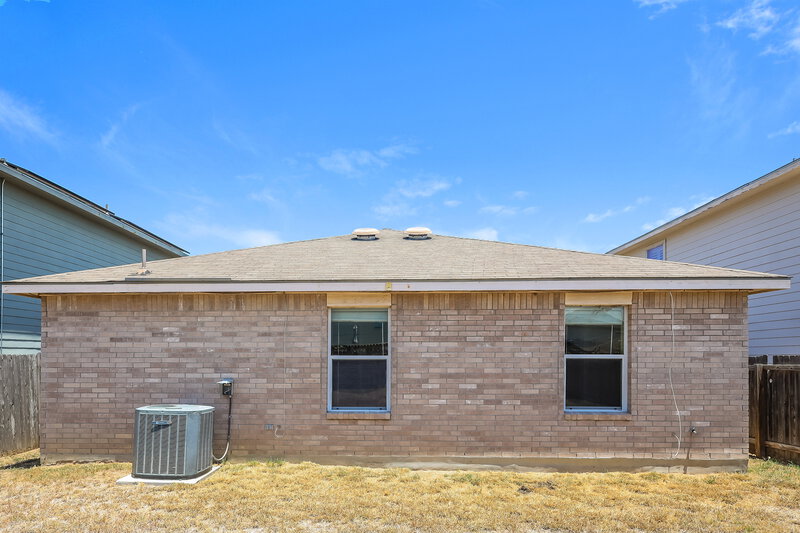 1,435/Mo, 9638 Sandflat Pass San Antonio, TX 78245 Rear View 2