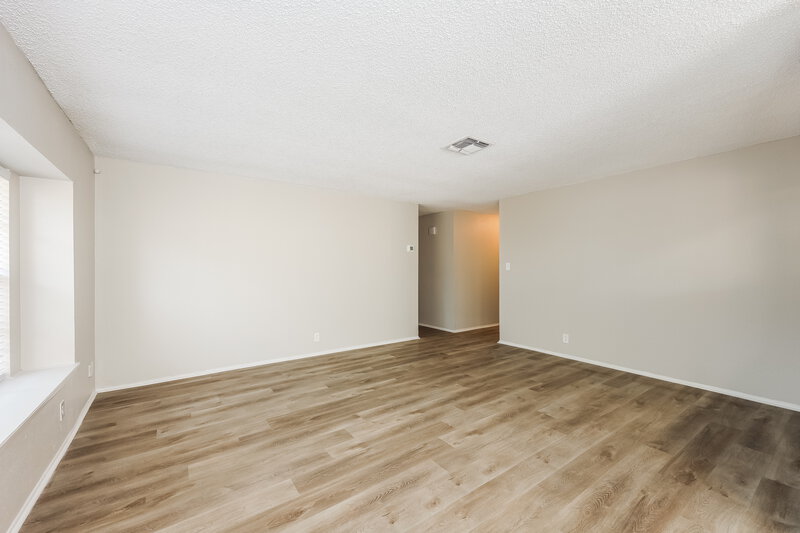 1,465/Mo, 1030 Honeytree Ln San Antonio, TX 78245 Living Room View 2