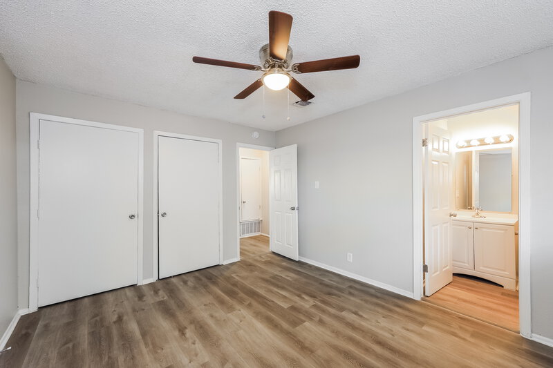 1,465/Mo, 1030 Honeytree Ln San Antonio, TX 78245 Main Bedroom View 2